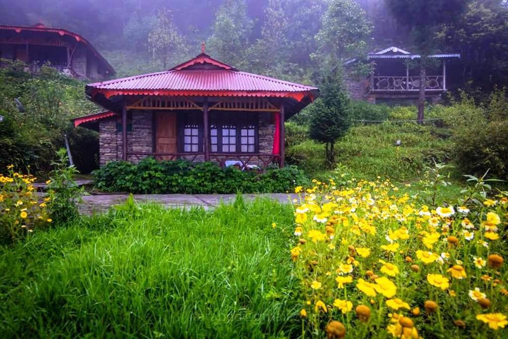 Κήπος έξω από το Mt.Narsing Village Resort