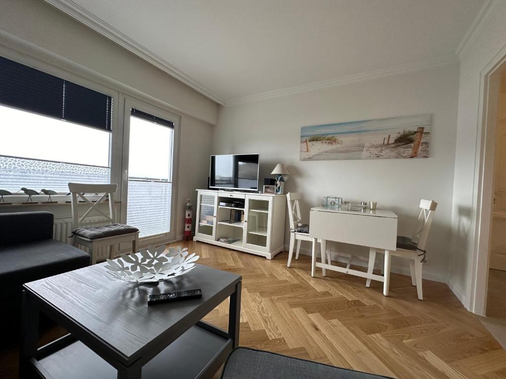a living room with a couch and a table at Alpenstrandläufer in Westerland (Sylt)