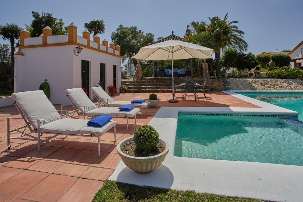 The swimming pool at or close to Finca La Fuensanta