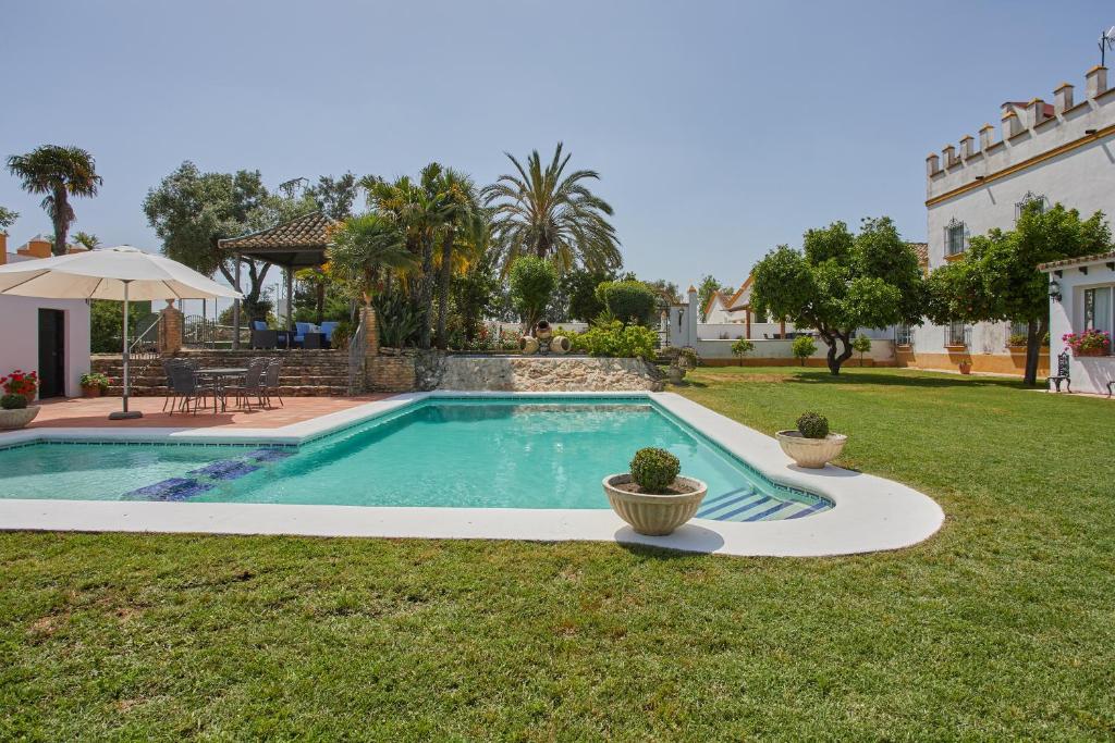 The swimming pool at or close to Finca La Fuensanta