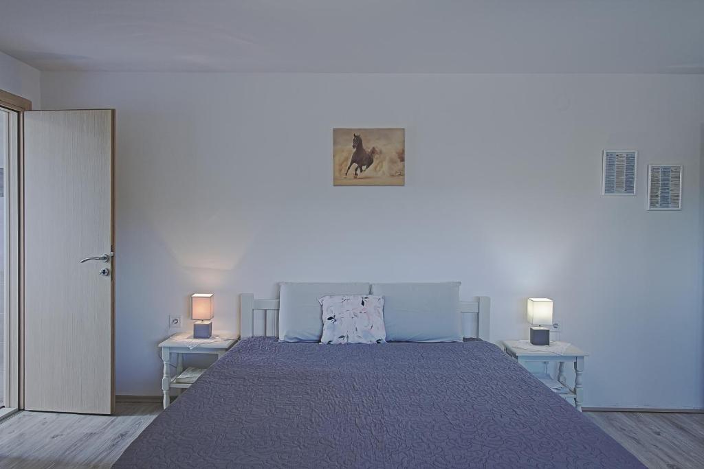 Postel nebo postele na pokoji v ubytování Guesthouse Viktorija Flat - Deluxe Apartment