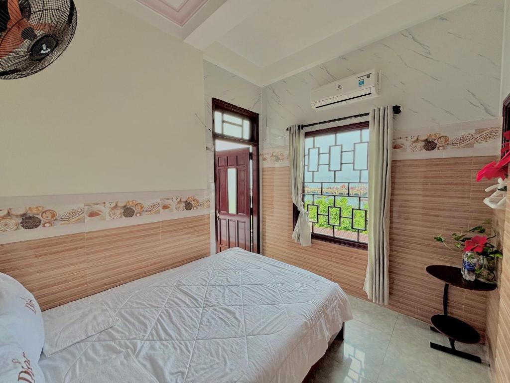 Ένα ή περισσότερα κρεβάτια σε δωμάτιο στο Thu Trang Homestay Cu Lao Cham