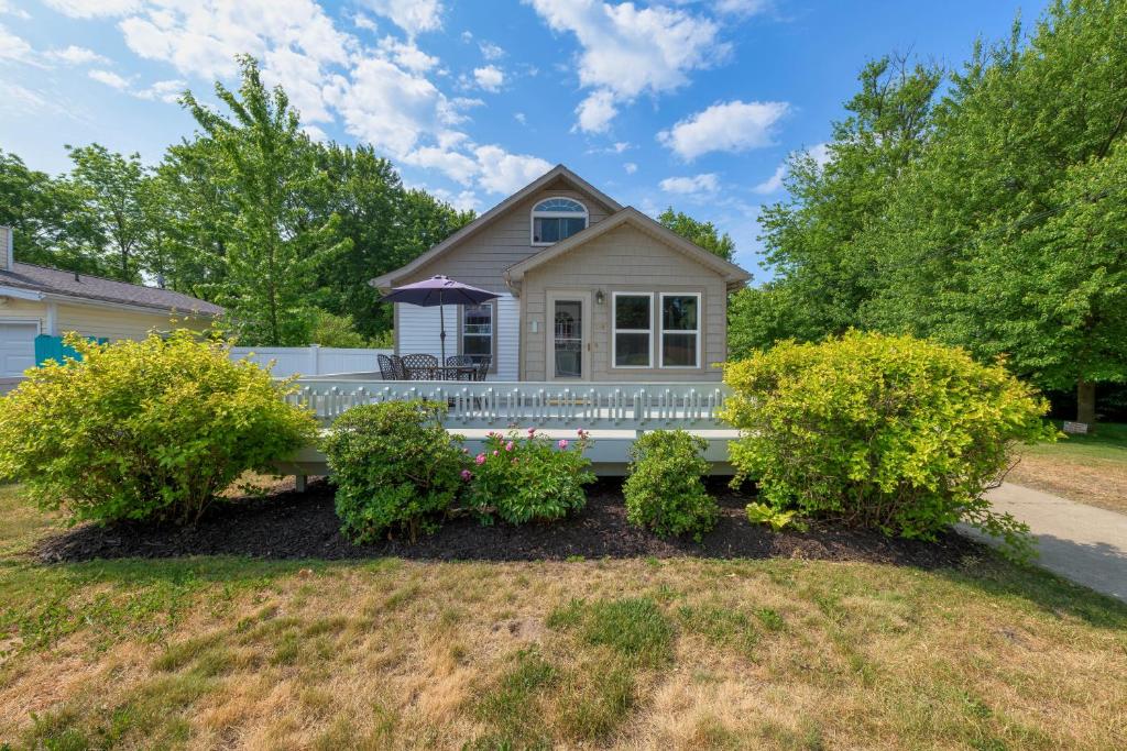 Mystic Cottage 1940 - Housity
