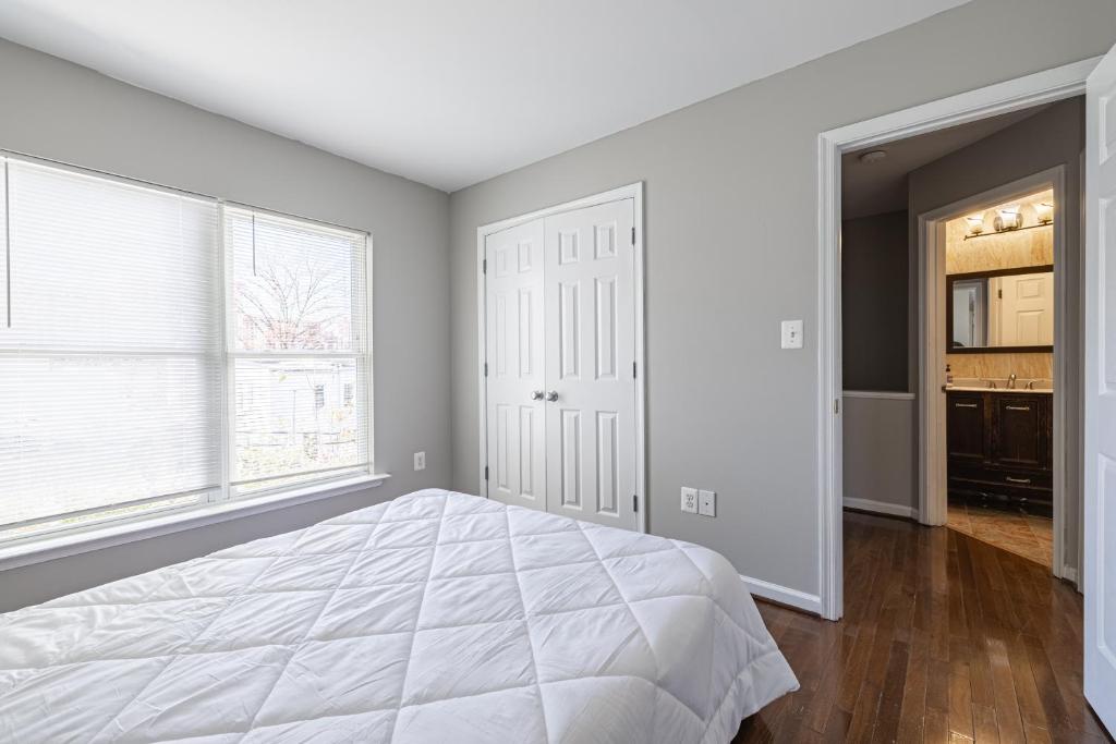 Postel nebo postele na pokoji v ubytování LUX Gorgeous 3BR Townhome in Washington DC