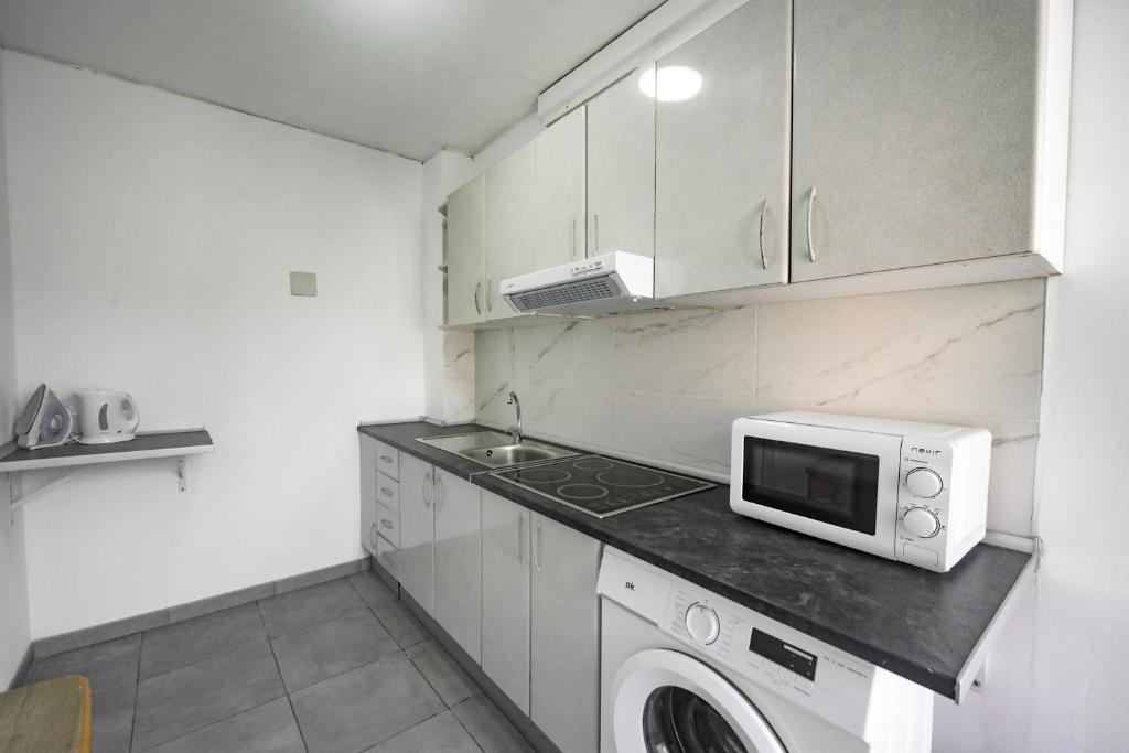 Kuchyň nebo kuchyňský kout v ubytování Apartamentos Maja