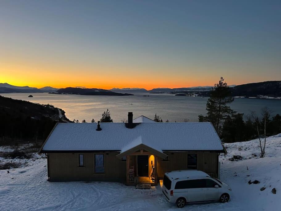 Fjord-Holiday-Lodge mit atemberaubendem Panorama durante o inverno