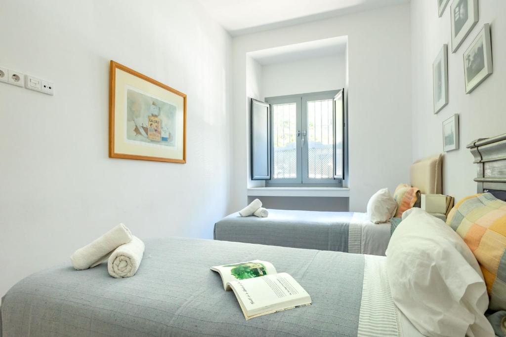 Łóżko lub łóżka w pokoju w obiekcie Art nest en Triana
