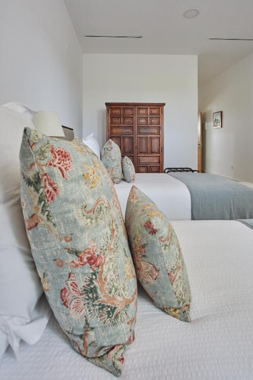 A bed or beds in a room at Finca La Fuensanta