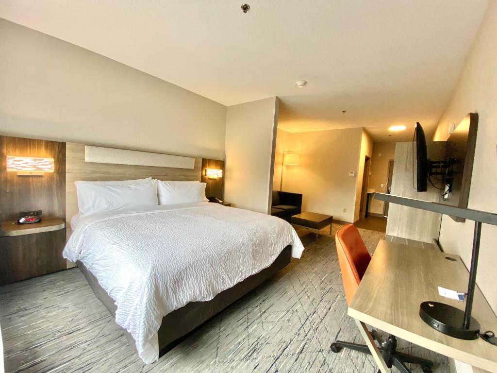 Holiday Inn Express & Suites Elyria by IHG photo