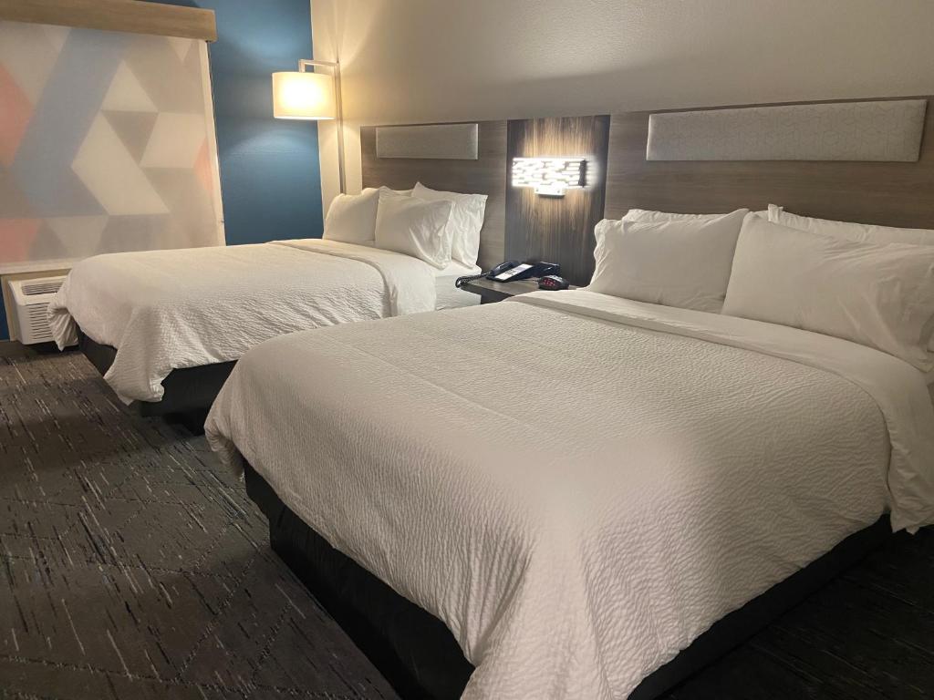 Holiday Inn Express & Suites Elyria by IHG photo
