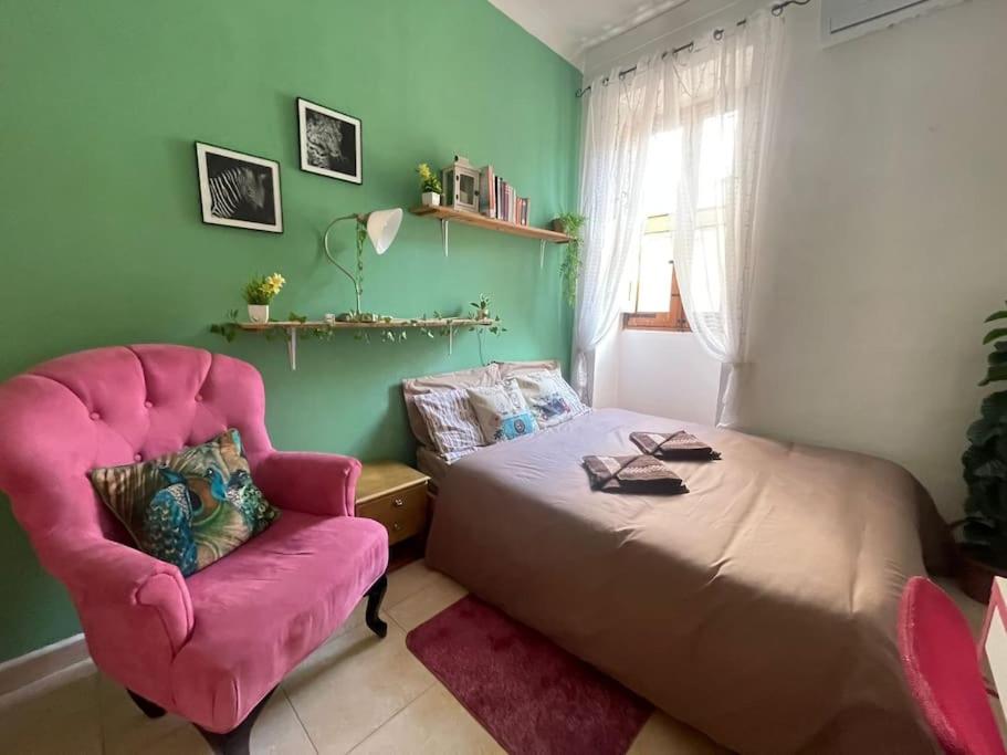 Khu vực ghế ngồi tại Cool - 2 Minutes From Sea