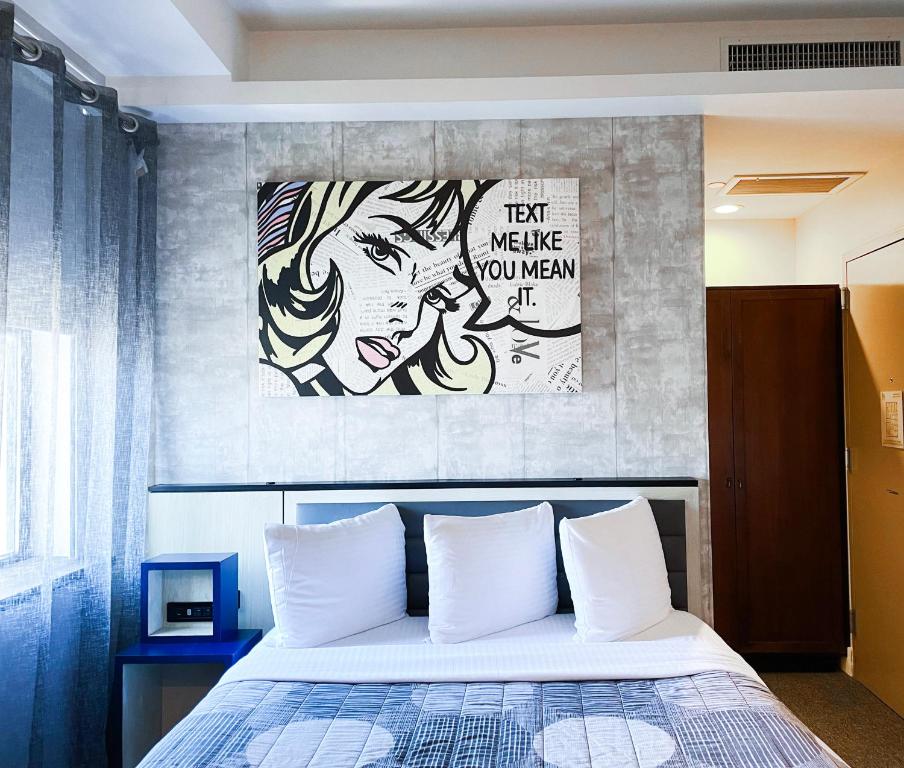 Leon Hotel LES - Superior Queen Room