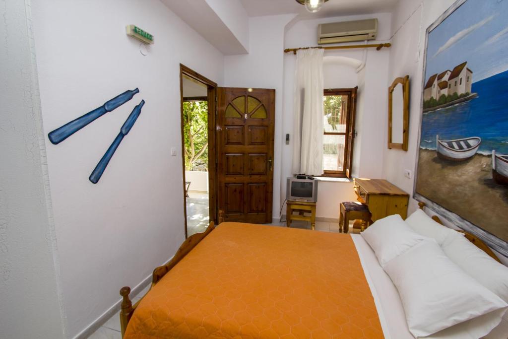 Symi Center Hotel - 3