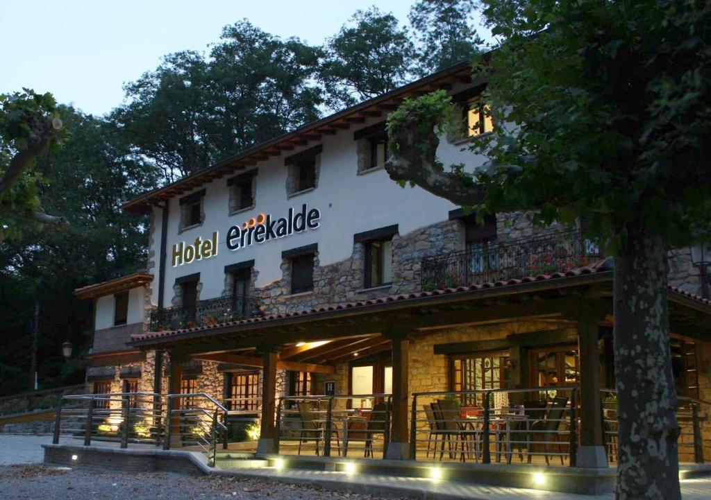 Gallery image of Hotel Errekalde in Lezo