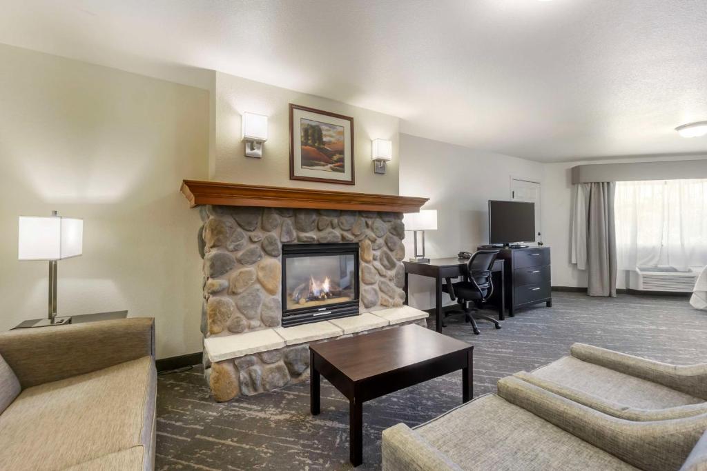 Posezení v ubytování Best Western Plus Edmonds Harbor Inn