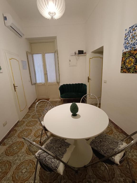 Foto dalla galleria di A MENNULARA, Appartamento Taormina Centro a Taormina