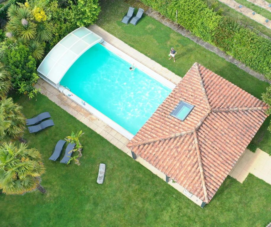Πισίνα στο ή κοντά στο Chambre d'hôte BALI avec parking