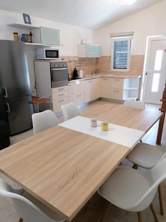 Kuchyňa alebo kuchynka v ubytovaní Apartments Villa Julia