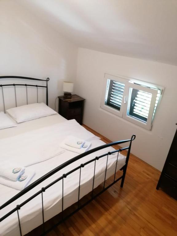 Posteľ alebo postele v izbe v ubytovaní Apartments Villa Julia
