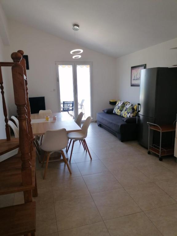 Televízia a/alebo spoločenská miestnosť v ubytovaní Apartments Villa Julia