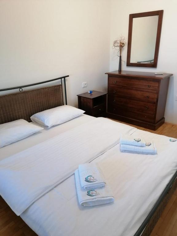 Posteľ alebo postele v izbe v ubytovaní Apartments Villa Julia