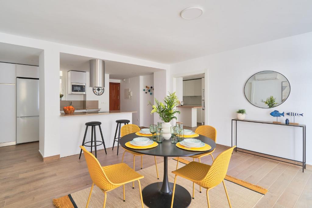 Kuchnia lub aneks kuchenny w obiekcie Apartamento en primera linea de playa en la Malagueta