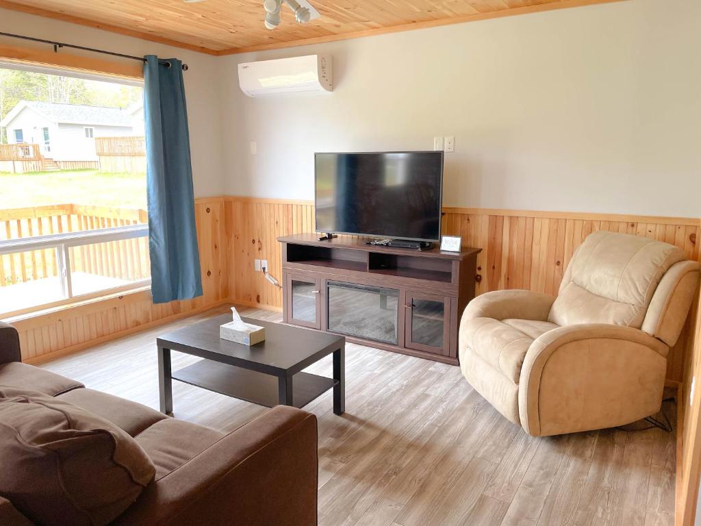 TV a/nebo společenská místnost v ubytování Hidden Acres Cottages