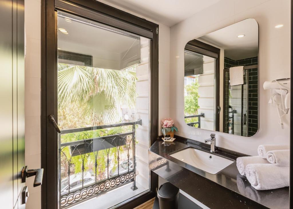 Ella Suites Hotel - 16