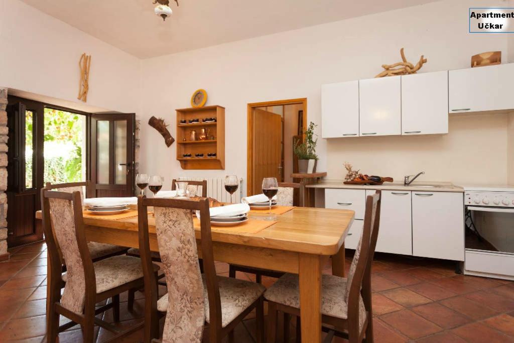 Kuchyň nebo kuchyňský kout v ubytování Apartment Uckar