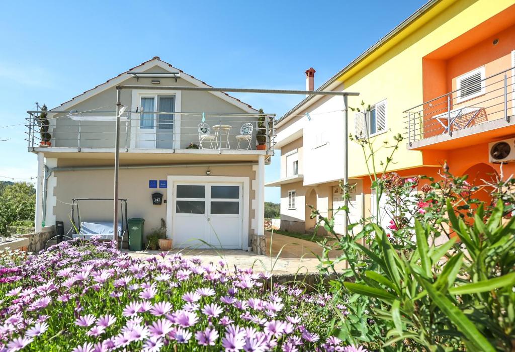 Zahrada ubytování Z&A Studio apartment with parking