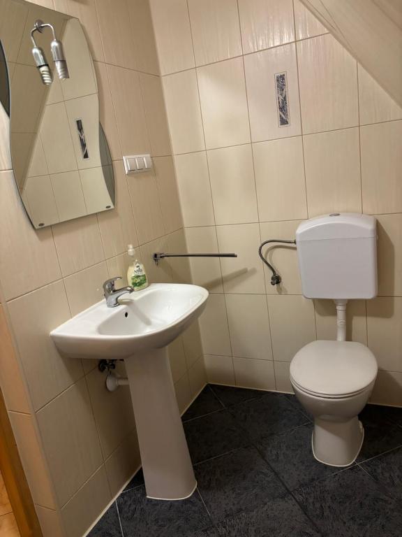 Kúpeľňa v ubytovaní Pokoje Gościnne U Gordona