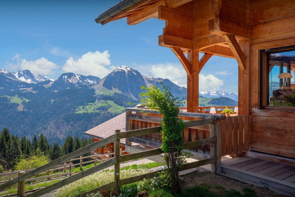 Landskap semula jadi dekat dengan chalet
