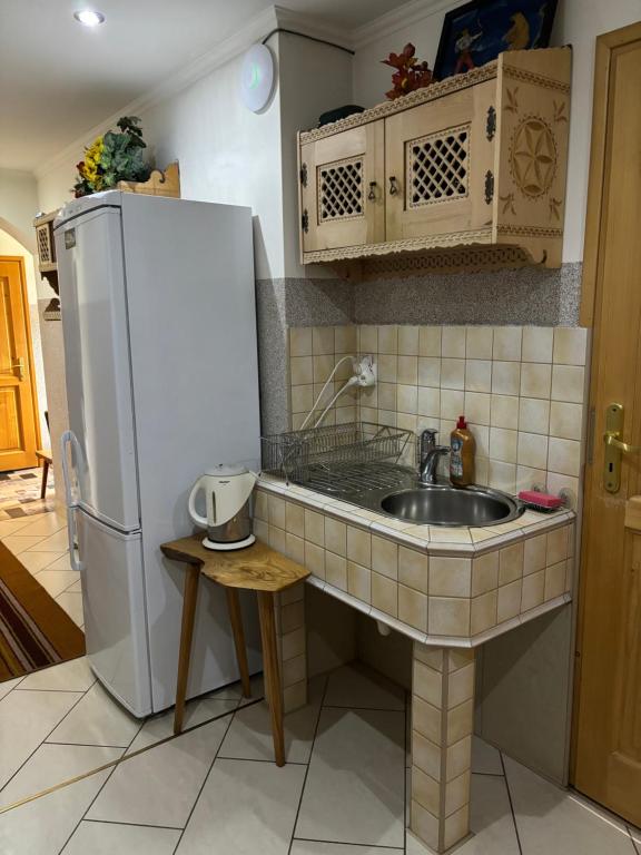 Kuchyňa alebo kuchynka v ubytovaní Pokoje Gościnne U Gordona
