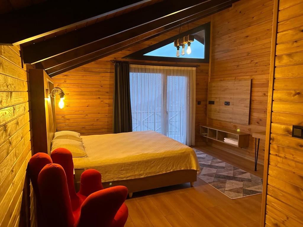 Postel nebo postele na pokoji v ubytování ALNAWRAS VİLLA