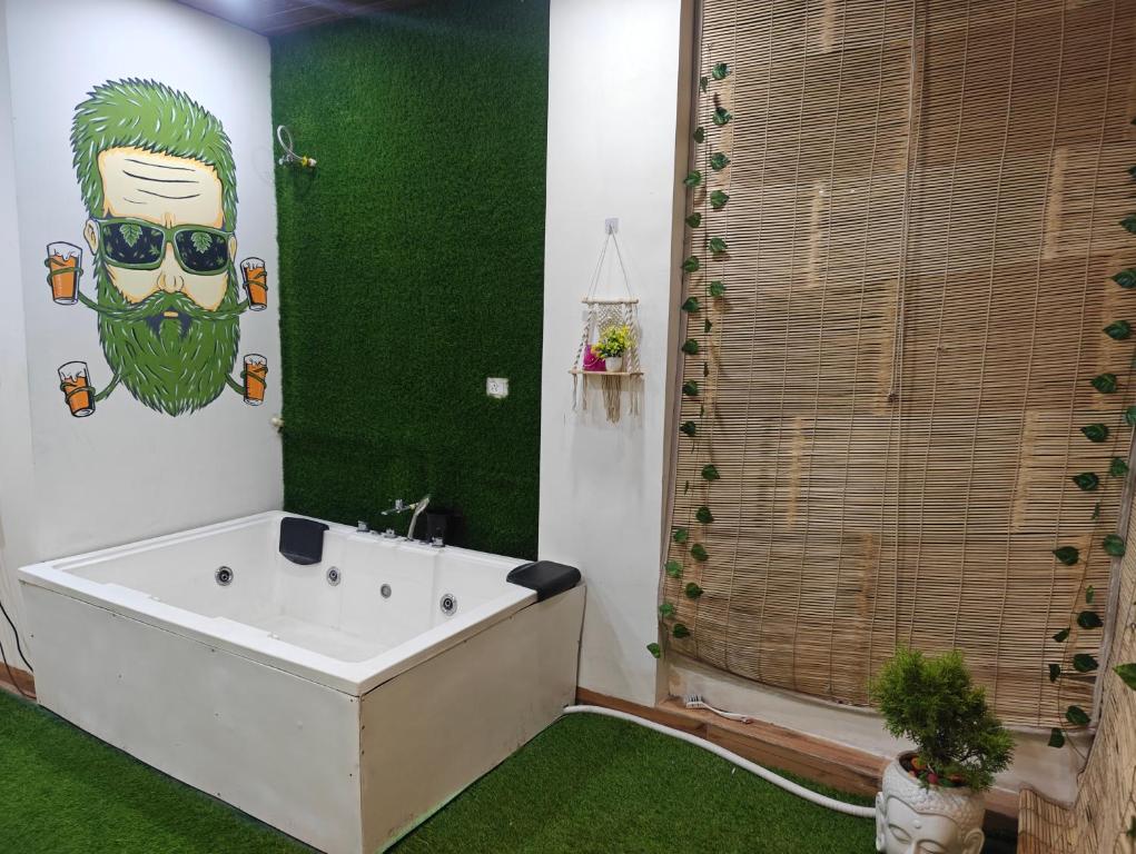 Galeriebild der Unterkunft Ultra Luxurious 4BHK Villa with Swimming Pool, Jacuzzi & Pool Table in Indore