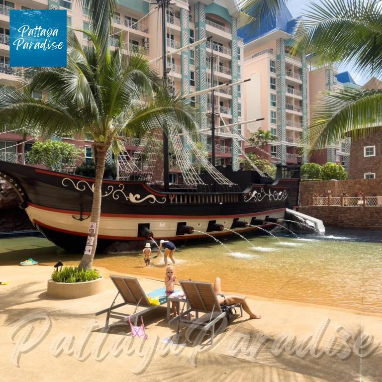 Swimmingpoolen hos eller tæt på Grande Caribbean Resort Pattaya