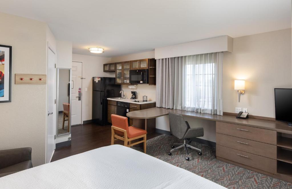 Candlewood Suites Anaheim - Resort Area, an IHG Hotel - Studio Suite