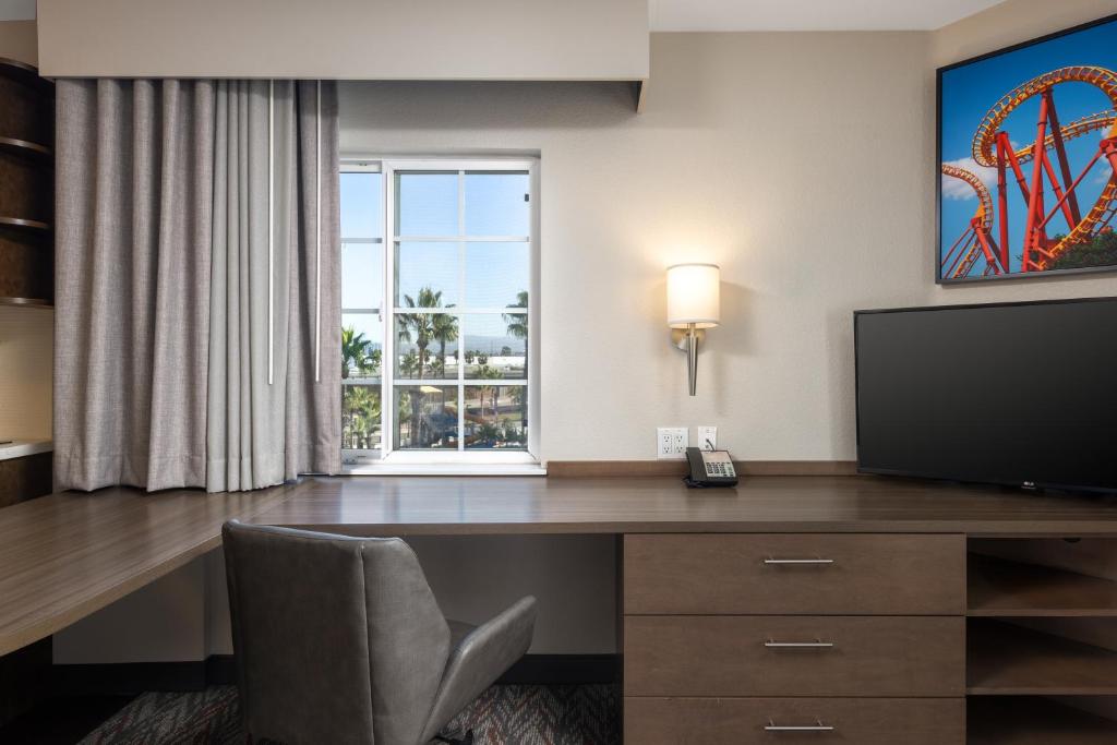 Candlewood Suites Anaheim - Resort Area, an IHG Hotel - Queen Studio - Accès Handicapés