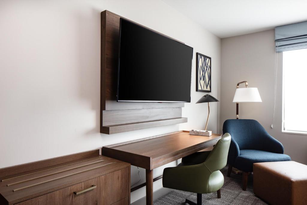 Staybridge Suites - Iowa City - Coralville, an IHG Hotel - Studio King Suite - Communications Accessible