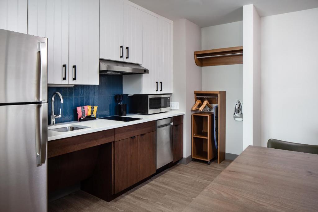 Staybridge Suites - Iowa City - Coralville, an IHG Hotel - Suite King
