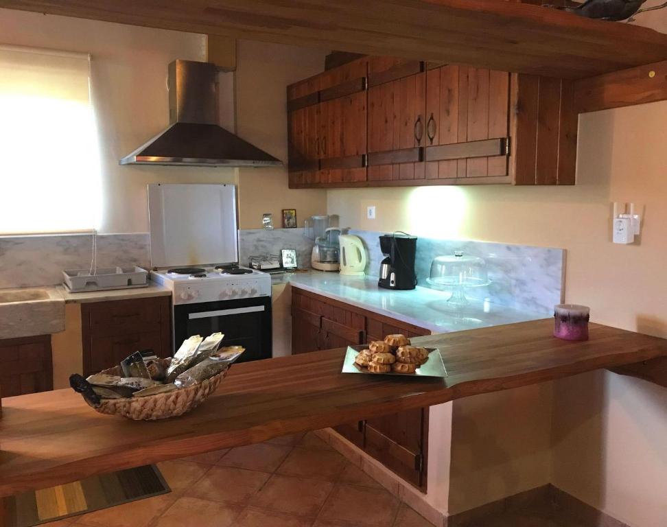 eine Küche mit Holzschränken und einer Arbeitsplatte in der Unterkunft Impressive Platanias Villa Villa Bulma 2 Bedrooms Private Pool in Platanias