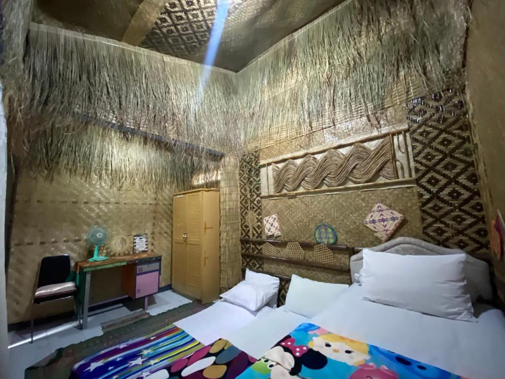Postel nebo postele na pokoji v ubytování Pelemkecut Double-Degree Syariah Accommodation