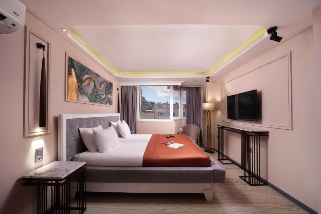 a hotel room with a bed and a television at Harbiye Residence in Istanbul