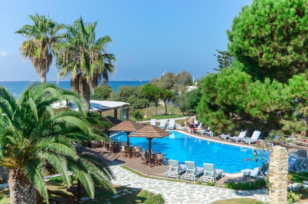 Bazén v ubytování Alkyoni Beach Hotel nebo v jeho okolí