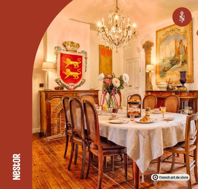 Un restaurant sau alt loc unde se poate mânca la Villa Del Arte — Family house, sea view & parking