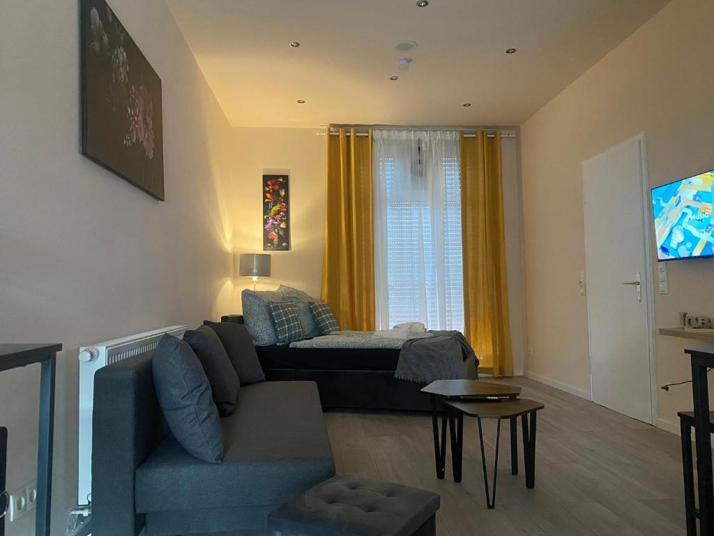 TV a/nebo společenská místnost v ubytování Subway Apartment