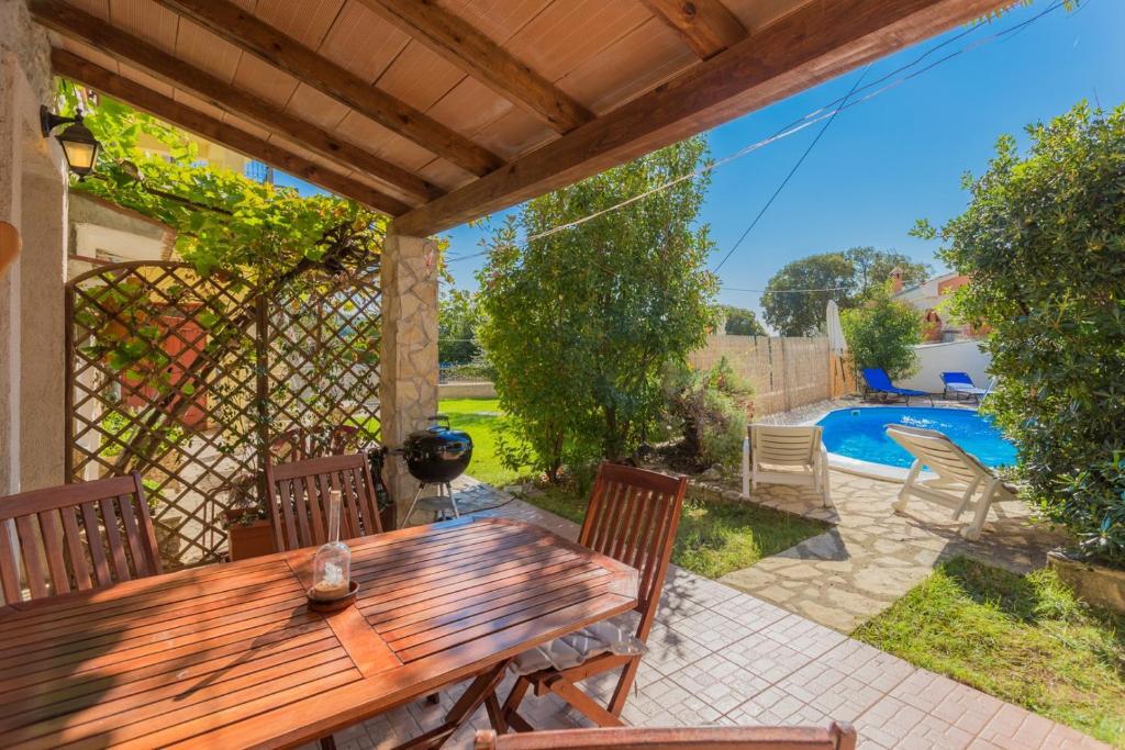 Πισίνα στο ή κοντά στο Stone House Nera with Pool