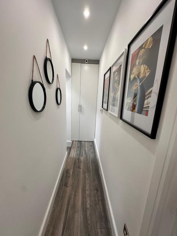 Gambar di galeri bagi R-1 Newly renovated En-Suite Self contained Private Room in Selly Oak Birmingham di Birmingham