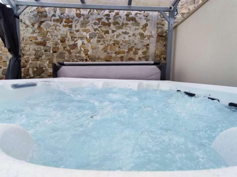 Chambre spacieuse, jacuzzi, proche parc Astérix - Habitación Doble Con Baño Compartido