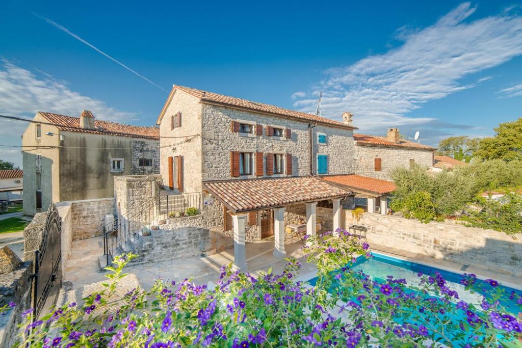 Bazén v ubytovaní Villa Major near Vrsar and Lim Fjord alebo v jeho blízkosti